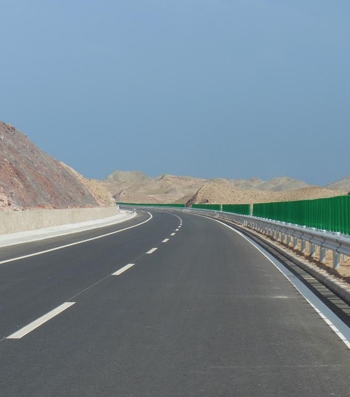吐鲁番公路路面工程